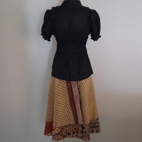 Black & Tan Ruffled Victorian Low Cut V-nec Blouse - Picture 11 of 12